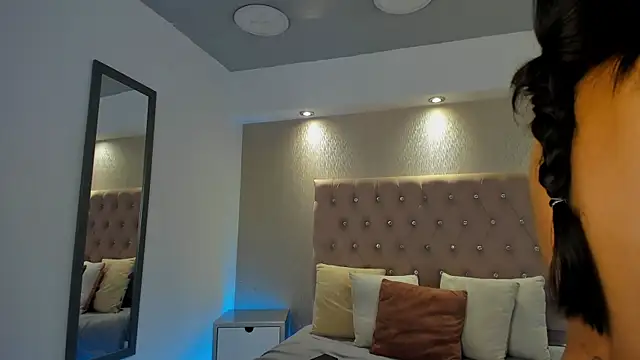 KamyGlam online show from April 16, 8:19 pm