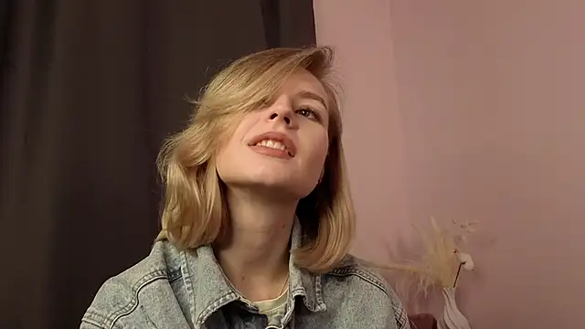 BaileyBernos online show from November 9, 9:27 am