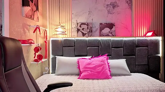 Im-Lola online show from February 6, 11:08 pm