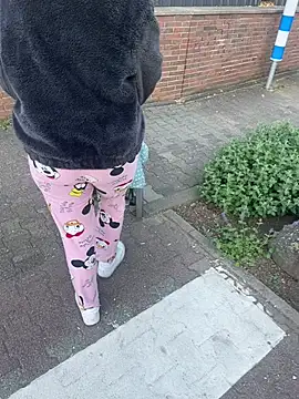 Teeny-Slut18 online show from April 28, 4:55 pm