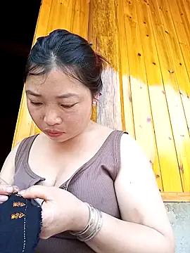 julybe online show from April 7, 8:16 am