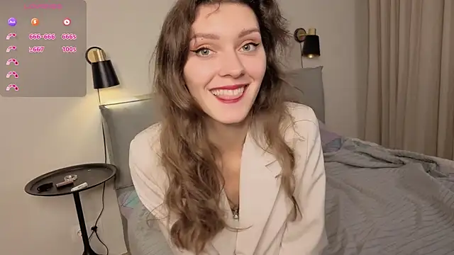 LauraYoungg online show from November 12, 8:40 pm