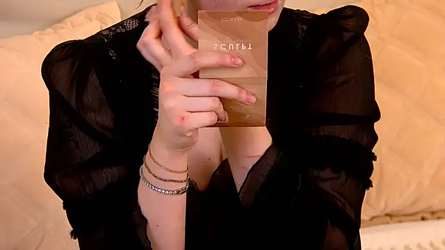 VickiBanx online show from November 5, 4:07 am