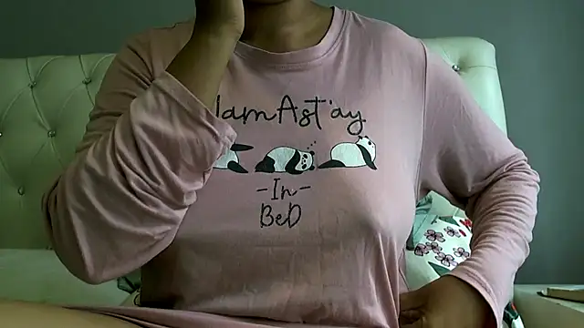 NewBeginnings8 online show from April 14, 9:20 am