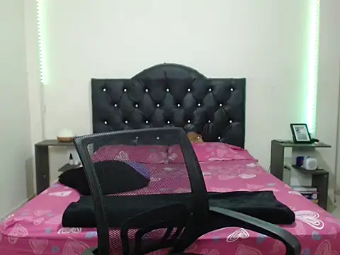 Girlbigtits online show from November 20, 3:07 am