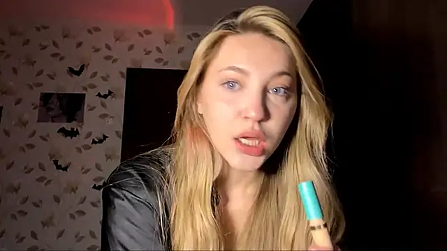 OrethaEredia online show from November 1, 3:16 pm