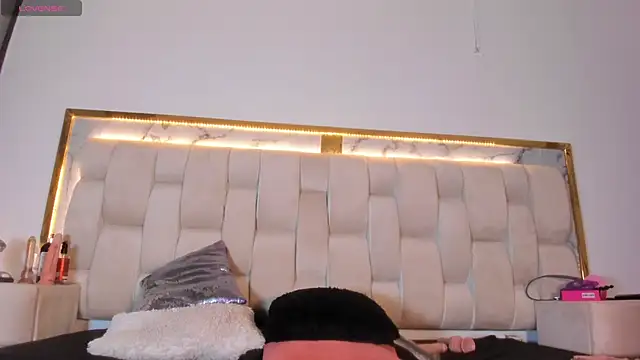 Liia Leens online show from December 16, 3:12 am