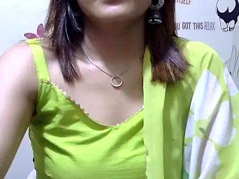 maira 33 online show from May 15, 10:45 pm