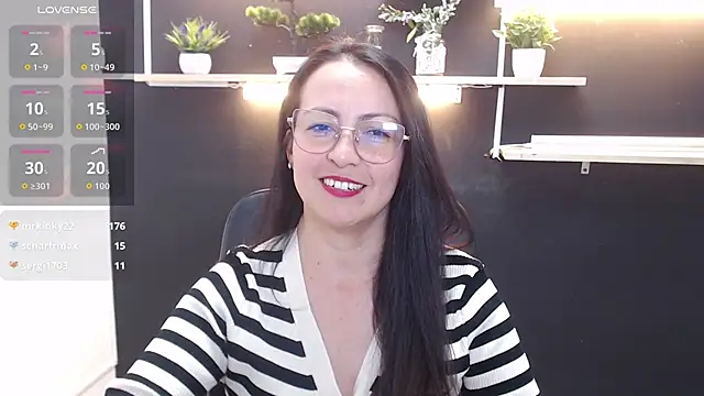 Lauryn Jones online show from April 17, 9:50 pm