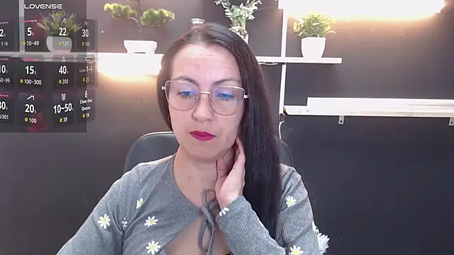 Lauryn Jones online show from April 7, 4:53 pm