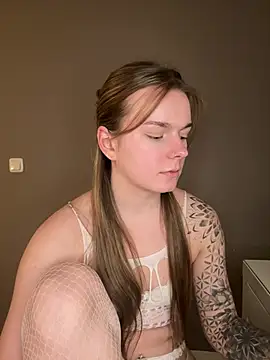 LisaFreierxx online show from February 17, 9:25 pm