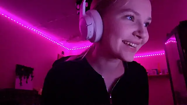 KarinRobertson online show from November 16, 8:20 pm