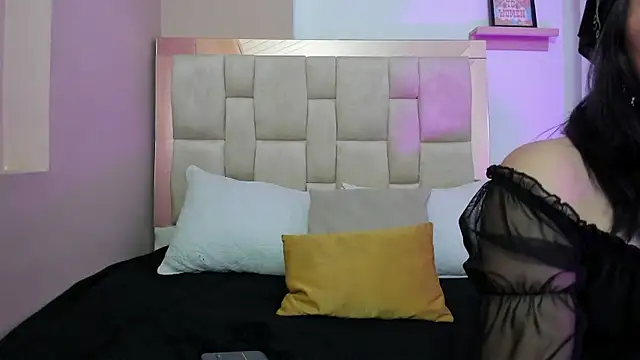 zoe-moreau online show from January 8, 7:18 pm