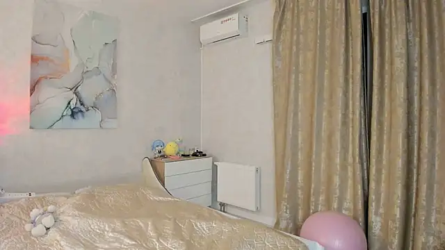 JannyXoXo online show from December 4, 5:35 pm