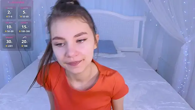 Little  Lunaa online show from April 10, 10:43 am