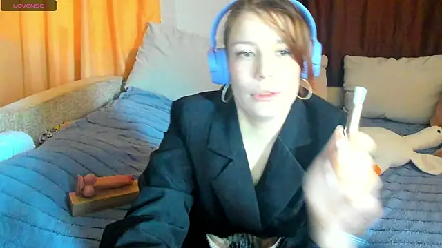 Eva purrr  online show from March 5, 10:00 am