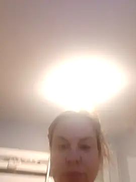 LisaMillerx online show from April 23, 4:53 am