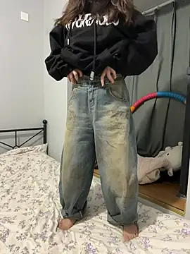 Hmm 0303 online show from April 5, 4:50 pm