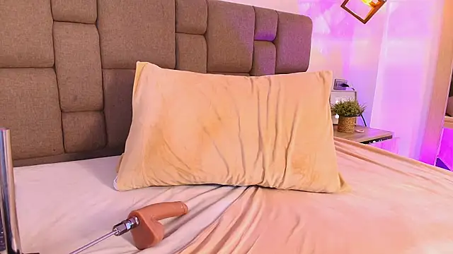 Ariana giraldo online show from April 4, 1:43 pm