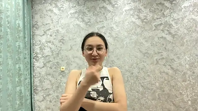 SofiYong online show from November 18, 4:30 pm