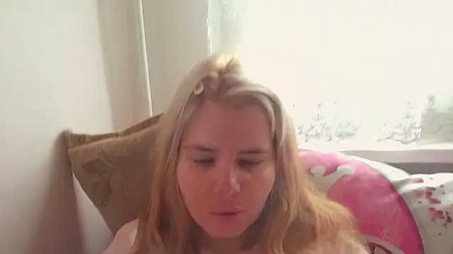 HornyElena online show from April 19, 3:01 pm