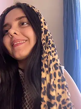 candicewest  online show from December 21, 6:34 pm