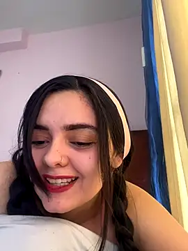 candicewest  online show from November 22, 5:15 pm