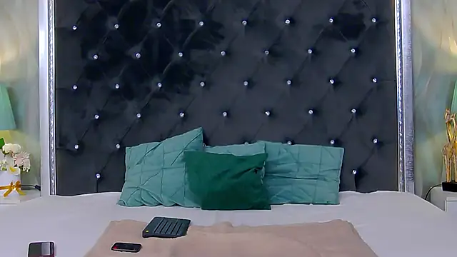 Mazikeen Smith  online show from November 24, 6:10 pm