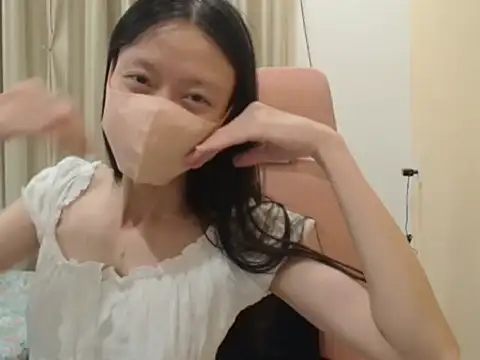 Lil-Cherries online show from February 3, 2:44 pm