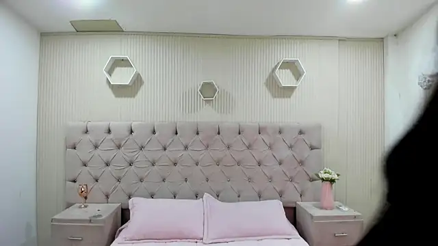 ZarinaWynne online show from May 28, 2:04 pm