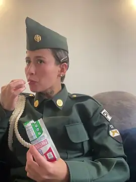 Miia Hoot online show from November 28, 3:04 pm