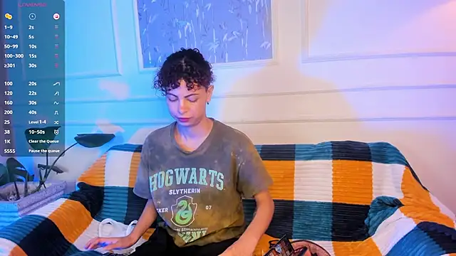 AliceMadnes online show from March 22, 8:15 pm