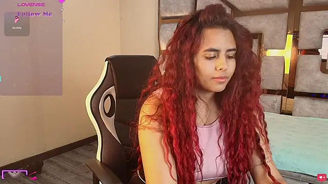 aprilrussell  online show from November 18, 2:23 am