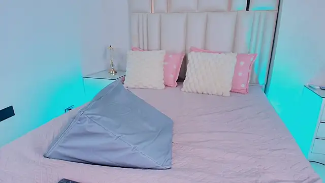 alanarose18 online show from March 9, 7:39 pm