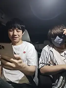 white-brief-boy online show from July 18, 4:42 pm
