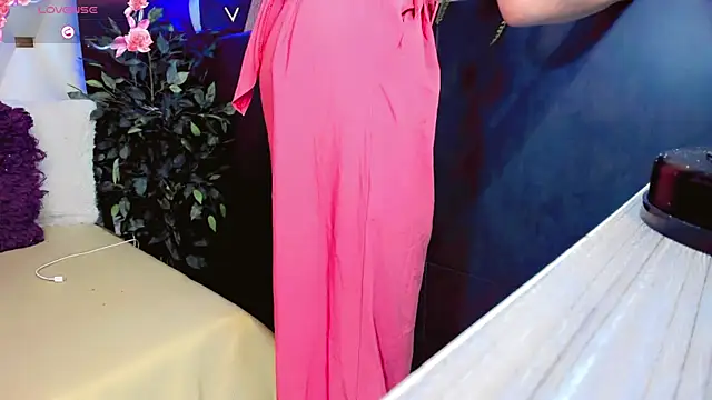 AnnaRouseQueen online show from April 1, 8:17 pm