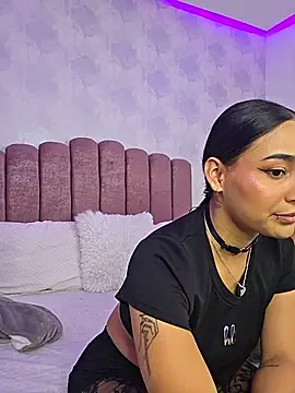 Ashlyrouxx online show from July 18, 10:56 pm