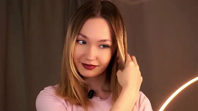 DollyKwok online show from November 12, 5:38 am