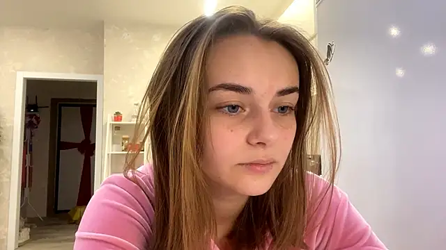 GeralynChiszar online show from December 16, 6:41 am