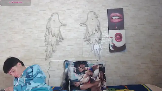 axel milo kairo and noa online show from December 1, 8:33 pm