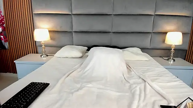 Lucy Vegas online show from April 18, 1:46 pm