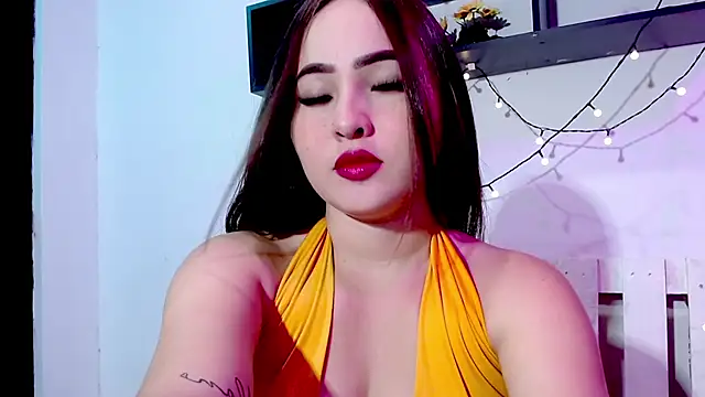 SARAY  GARCIA online show from November 22, 1:25 pm