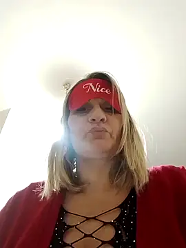 Tania9  online show from November 26, 9:05 pm