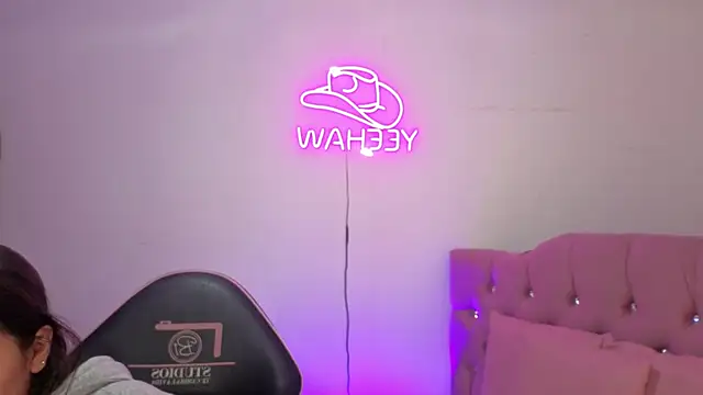 ISABELA TAY online show from April 17, 11:34 am