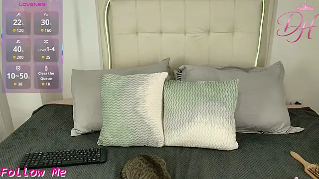 Daphne Hills online show from April 2, 7:11 pm