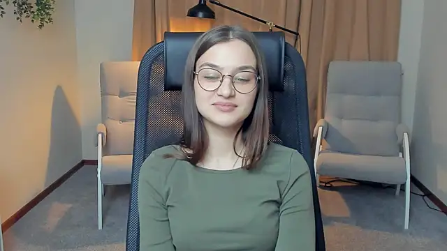 AveryFechter online show from November 17, 3:35 pm