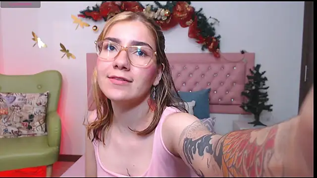 AriLumi online show from December 20, 10:47 pm