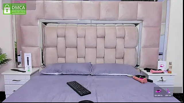 blonde and brunette online show from November 14, 4:01 am