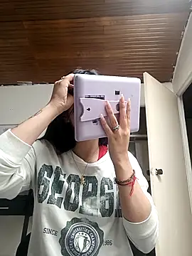 Irina Fernandez online show from December 17, 1:48 pm