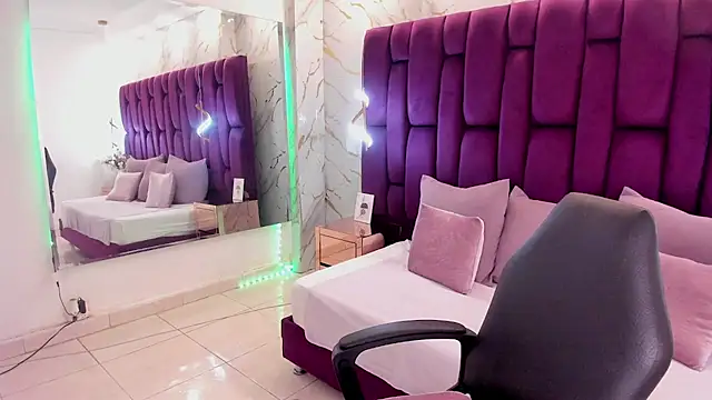 avrilwaynee online show from February 17, 12:26 pm